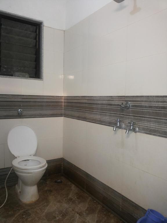 Hotel Sai Galaxy Inn 쉬르디 객실 사진