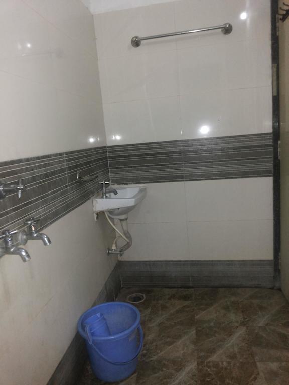 Hotel Sai Galaxy Inn 쉬르디 객실 사진